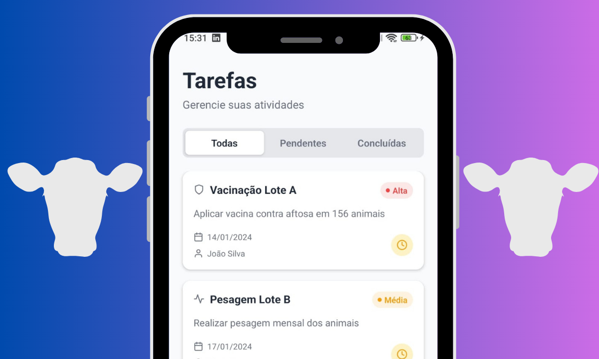 Pecuarista usando celular no pasto